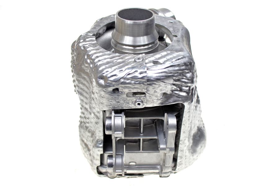Sprężarka LR140362 J6P3-6F066-AE Volvo T5 T7 2.0L 176kW 2010- z drobnie uszkodzoną wtyczką